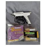 Arrow hot glue gun with glue sticks