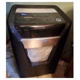 Staples Professional Series Paper Shredder 25'H