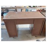 Wood desk 40'x20'x31'