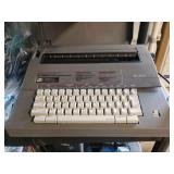 Smith Corona SL470 Electric Type Writer