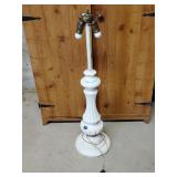 Double bulb lamp, has wobbly pieces