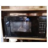 Counter top microwave 17'x12'x12'