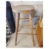 Wood bar stool, missing a rung 30.5'