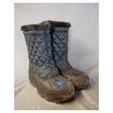 Women's size 7 snow boots