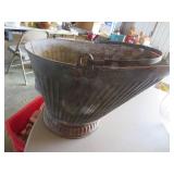 Metal Coal Scuttle with Handle and Ribbed Detailin
