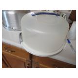 Translucent Cake Carrier with Handle and Base