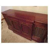 Magnavox Wooden Cabinet Stereo Console with Turnta