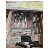 Flatware Set and Knives