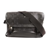 LV Messenger PM Voyager Black