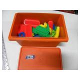 Tupperware Container of old Lego like Toys ?