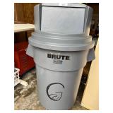 55 Gallon BRUTE Rubbermaid Garbage Can w/ Lid & R