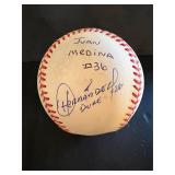 Auto. Orlando Hernandez - El Duke, Juan Medina
