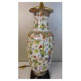 Chinese Famille Rose 100 Antiques Vase Lamp