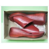 Vintage Crossing Pointe Wood & Leather Sandals