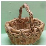 Round Basket With Handle