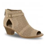 14-16D1 Easy Street Carrigan Sandals (Women)