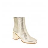 24-11A1 BCBGeneration Sandra Bootie, Platino 5M