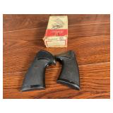 Pachmayr Presentation Grips for Colt Revolver