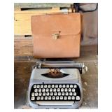 Vintage Royal Royalite Typewriter