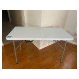 4 FT FT FOLDING TABLE