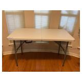 4 FT FT FOLDING TABLE
