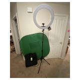 LED RING LIGHT  KIT W/ GREEN POP UP SCREEN/BAG