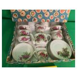 VNTG JAPANESE PORCELAIN TOY TEA SET