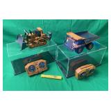 YIGONG RC DOZER & RC EARTH MOVER & DISPLAY CASE