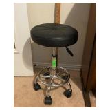 ADJUSTABLE HYDROLIC ROLLING STOOL