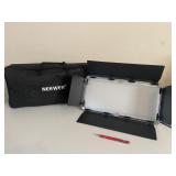 NEEWER LED VIDEO/PHOTO LIGHT & CARRY CASE