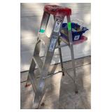 4 FT. WERNER ALUMINUM STEP LADDER WITH TOOL TRAY