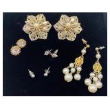 SELECTION OF COSTUME JEWELRY