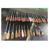 ASSORTED CRAFTSMAN SCREWDRIVERS