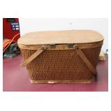 Vintage Picnic Basket (likely Redmon)