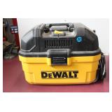 Dewalt Wet-Dry Vac- 4 gallon-DXV04T