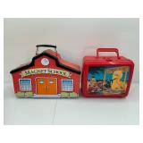 LOT OF 2 VINTAGE LUNCH BOXES TO INCLUDE SESAME STREET AND MAGNET SCHOOL