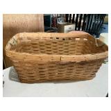 VINTAGE LAUNDRY BASKET