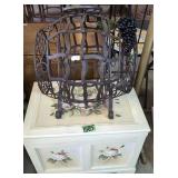 Iron Decorative Barrel Wine Bottle Holder, Floral