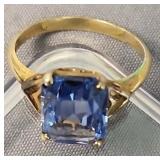 14k Gold Blue Stone Ring 1.4 Dwt Total Weight.