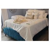 Teal Queen Sz Bed. Pillows, Comforter Etc. S