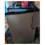 Frigidaire Dorm Refrigerator. Consignor States