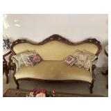 victorian sofa and throw pillows 6 total