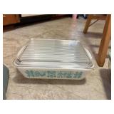PYREX large casserole with lid  8.5' x 7'x 3' tal