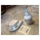 PAMPERED CHEF  kitchen scales and chopper
