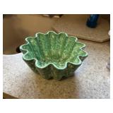 green spongeware bowl 6' wide   kitchen