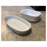 2 corning casseroles 1.5qt with lid  and 1 liter