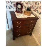 small chest of drawers, 4 drawers, with keys