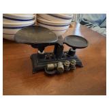 cast iron scales with 4 weights, 6'x3'