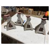 4 jack stands, only 2 have the handles