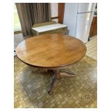 Round dinning Table with Chairs